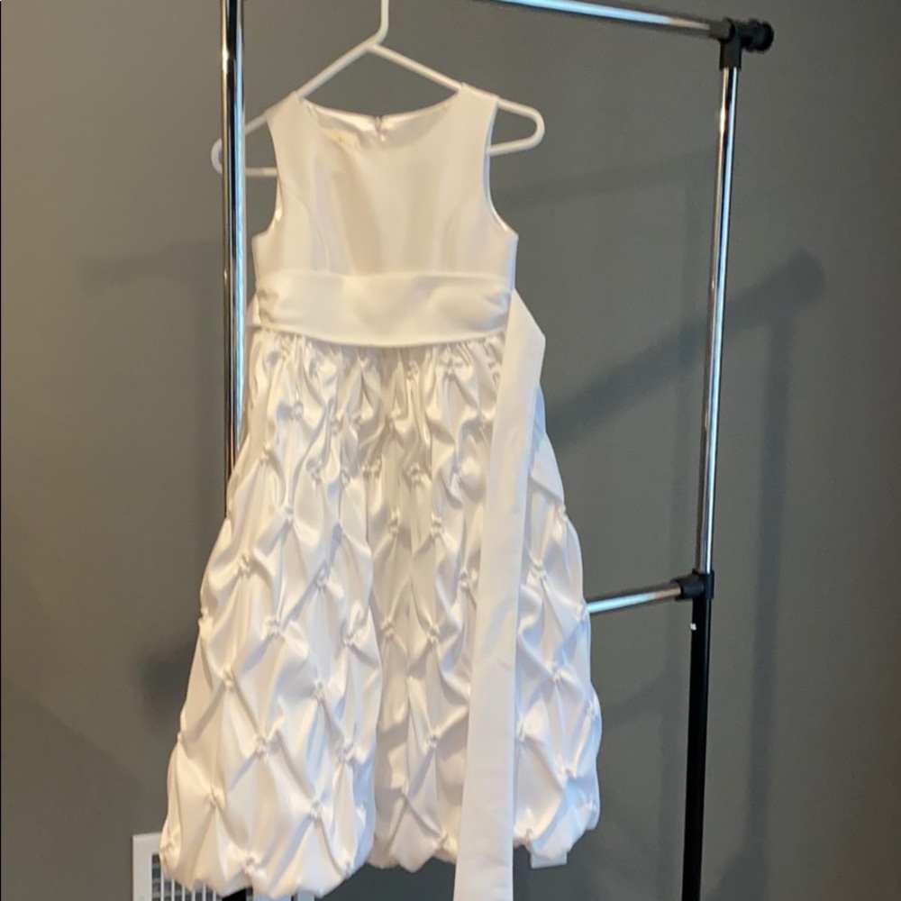 Girl’s communion/wedding dress.